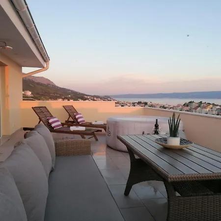 Rooftop With Stunning View *