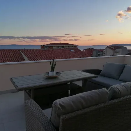 Rooftop With Stunning View *