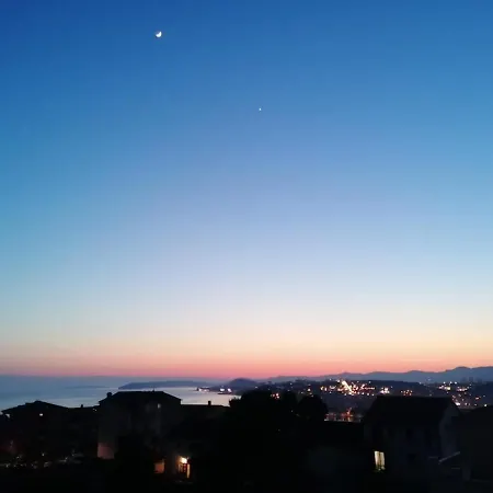 Apartment Rooftop With Stunning View Podstrana