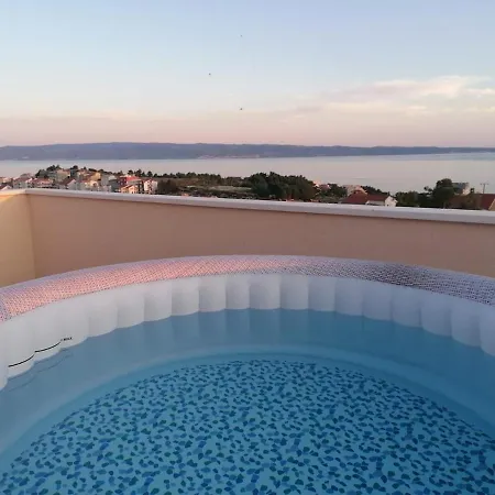 Rooftop With Stunning View Apartment